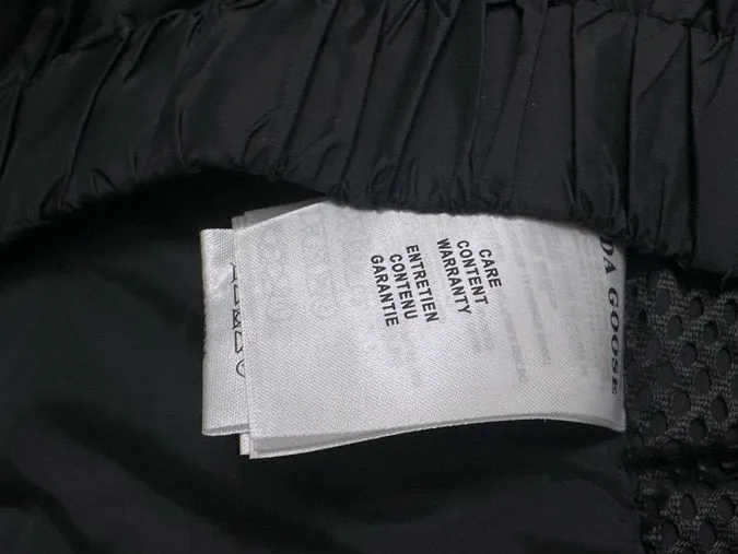 P780 Top Purchasing Version (Wolf Hair Optional) 🇨🇦CANADA GOOES 24 new models 08 models/couple models Factory direct supply: supplying global purchasing agents, micro-business, entities, Tmall, high-end stalls and studio cooperation, free shipping! Canada Goose Expedition Parka 2008 is the same style for men and women. It is mid-length and the most timeless classic. All Arctic and Antarctic scientific expedition teams choose Canada Goose as their cold-proof equipment. It is the Rolls-Royce of down jackets. ➖ Industry-leading anti-counterfeiting chip sensing. ➖ Imported Behringer embroidery machines and customized embroidery labels, the highest level and industry leading. ➖ Imported Korean 21-count polyester-cotton blended original fabric, TC85 waterproof coated fabric, water-repellent, windproof and wear-resistant. ➖ The new national standard 80 white duck down is filled with an average of 520 grams of down. The amount of down filled is industry-leading. ➖ 100% nylon lining with double double-layer sealing design to prevent velvet running, and seamless thread design on the cuffs! ➖ Western Canadian Green Wolf Collar. ➖ Yoshida YKK provides original factory-customized electroplated sliders. YKK two-way lockable zippers are tight and smooth and do not peel off paint. ➖ 3M composite Velcro is durable and the accessories and hardware are all custom-made. Note: Our copywriting is only simple and clear. Instead of bragging about the copywriting, it is better to compare and understand with samples. Only for the purest goose, the most dedicated, the most professional, the highest quality, the highest cost performance!  Size:XS-XXL